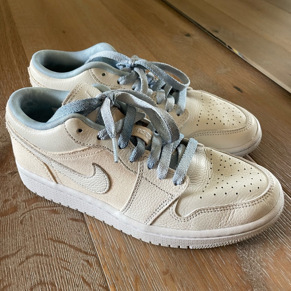 Nike Women’s Air Jordan 1